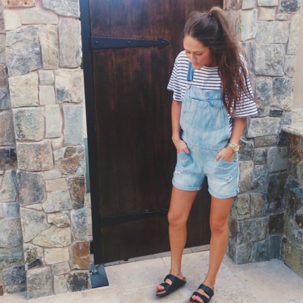 Light wash short overalls